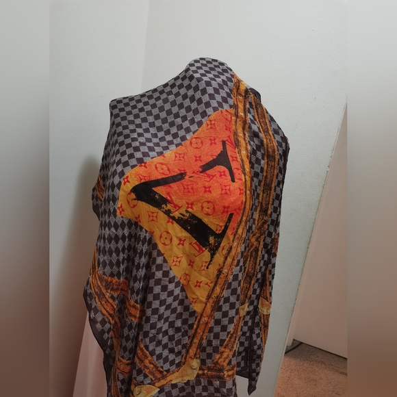 Louis Vuitton Damier Ebene Time Trunk Limited Édition silk Scarf - Picture 3 of 4